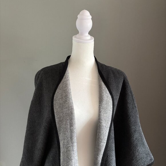 Cozy Snow Leopard Poncho Wrap - Picture 13 of 16